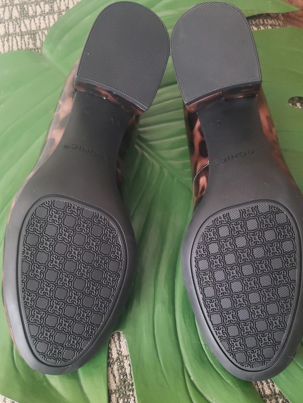 Vionic "Carmel" Animal Heel Sz8 - Picture 6 of 7